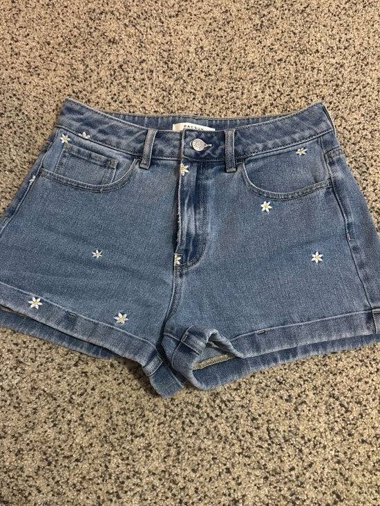 PacSun Pants - PacSun Embroidered Daisy Mom Shorts